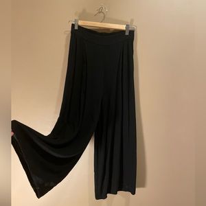 Monki - Black Super Soft Wide Lev Culotte Trousers